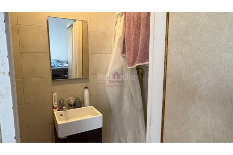 Casa pareada casa en en venta ca naurell de 210m construidos con salida a patio, dos terrazas y garaje. en Terrassa