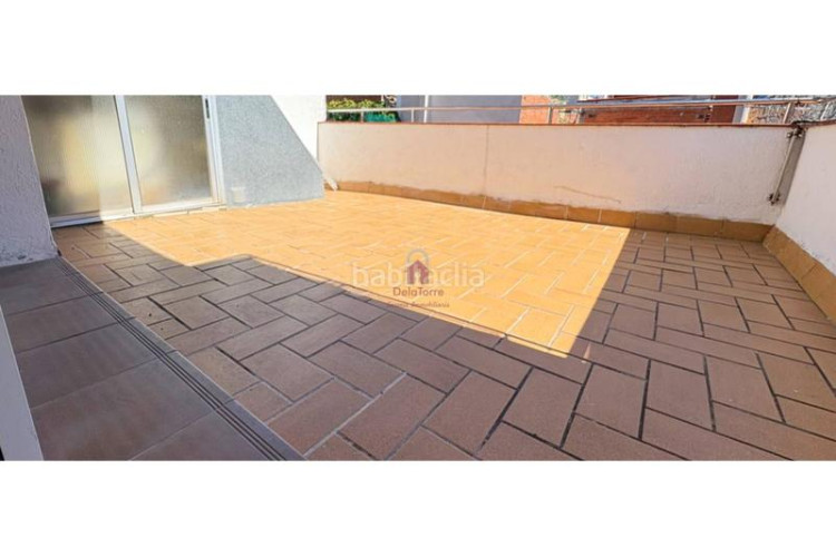 Ático  en venta tocando avda. jaume 1 de 105m construidos con salida a terraza de 18m a pie de comedor. en Terrassa