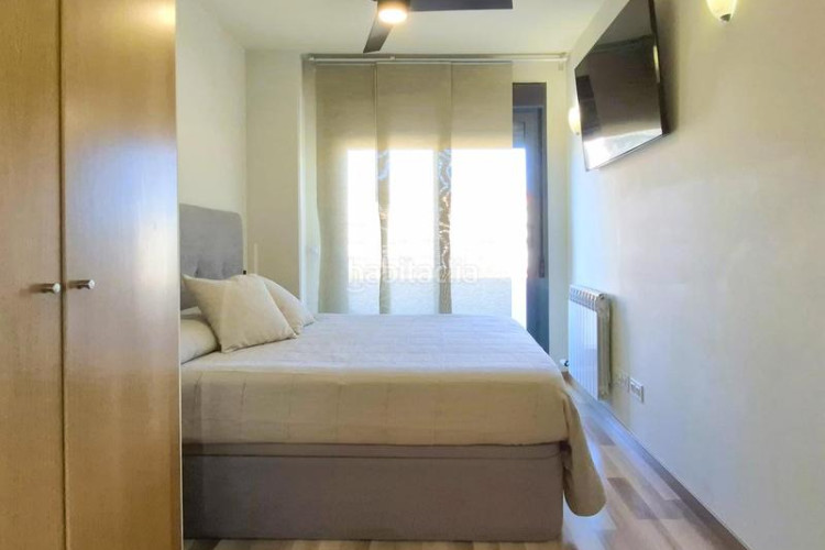 Piso edifici blau cel 3 hab amb 12 m2 sud al costat estacio est en Terrassa