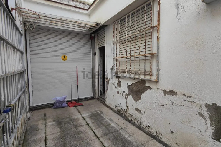Venta Casa Adosada a Reformar con muchas posibilidades.