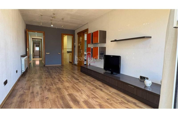 Ático  en venta tocando avda. jaume 1 de 105m construidos con salida a terraza de 18m a pie de comedor. en Terrassa