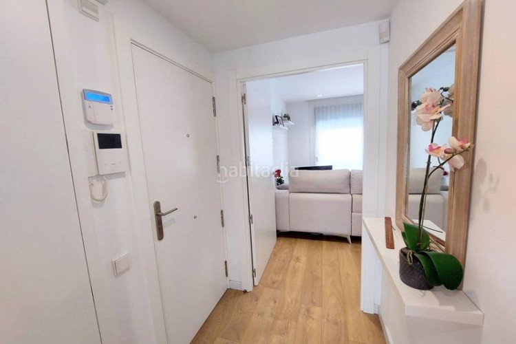 Piso  seminuevo junto a rambla, 3 habitaciones y pk opcional.. muy actual en Terrassa