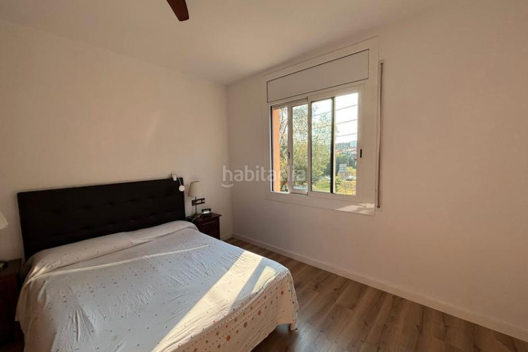 Casa adosada unifamiliar adosada, 4 habitaciones, gran garaje y terraza en Terrassa