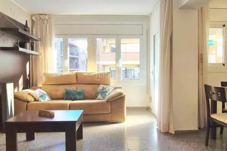 Piso cantoner de 115 m2 amb 4 hab i 2 banys al carrer faraday a 100 metres de la plaça del progres en Terrassa