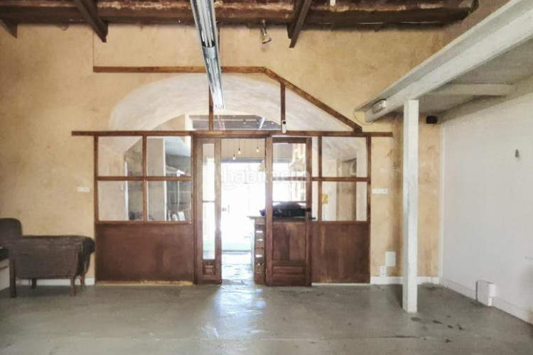 Casa de 190 m2 amb pati a la plaça del progres en Terrassa