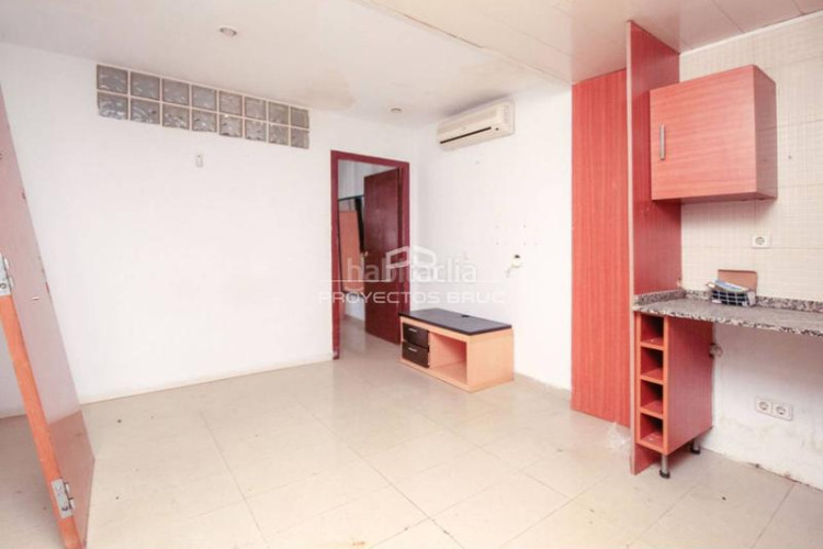 Piso  de 1 dormitorio, finca del 2006 en venta infórmese en Terrassa
