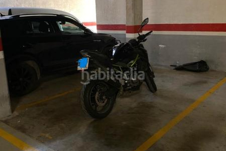 Piso zona de siglo xx. piso de 2habs + 1lav + trastero + pk opcional en Terrassa