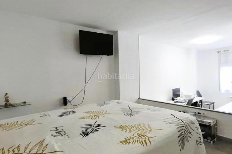 Planta baja  seminueva de 3 hab con patio de 60 m2 sur en rambla francesc macia en Terrassa