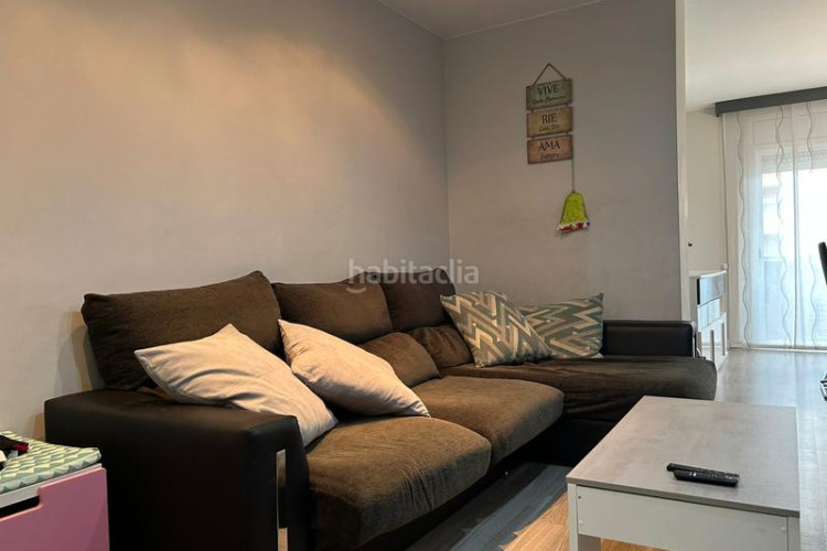 Piso zona grípia. piso de 3habs + 2 lav. + 2 balcones+ pk en Terrassa