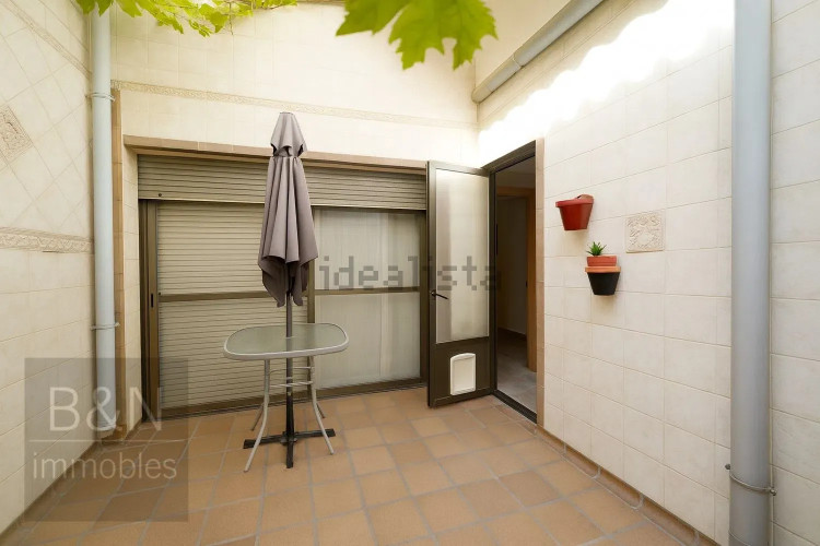 Una planta baja con alma de hogar y dos terrazas que te invitan a disfrutar de la vida