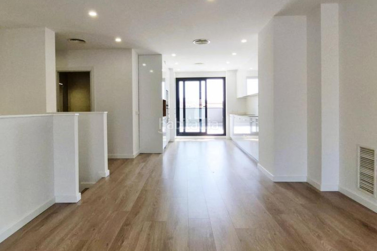 Dúplex duplex invertit obra nova de 160 m2 4 hab dobles i 4 terrasses al carrer transversal en Terrassa