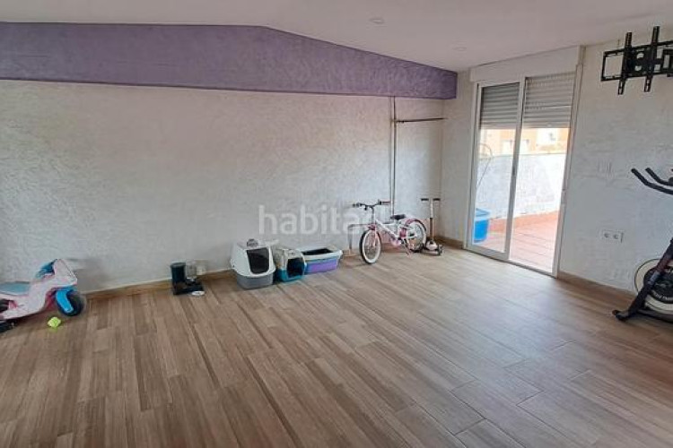 Ático atico totalmente reformado. 2 hab. dobles. 2 terrazas. amplio estudio. en Terrassa