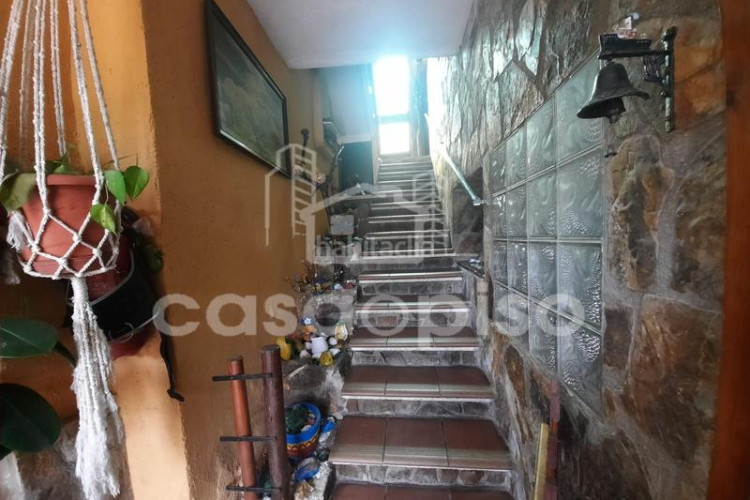 Casa adosada chalet independiente en Les Martines en Terrassa