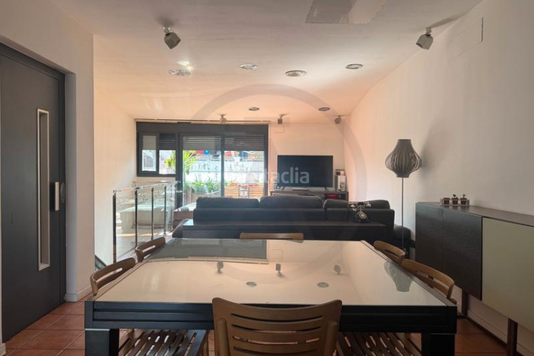 Casa adosada amplia casa adosada en La Maurina – 293 m², con garaje, ascensor y terrazas en Terrassa