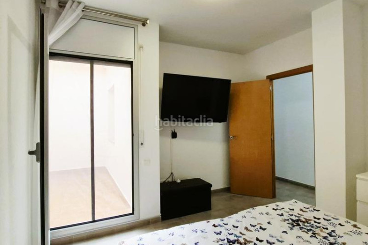 Planta baja  seminueva de 3 hab con patio de 60 m2 sur en rambla francesc macia en Terrassa