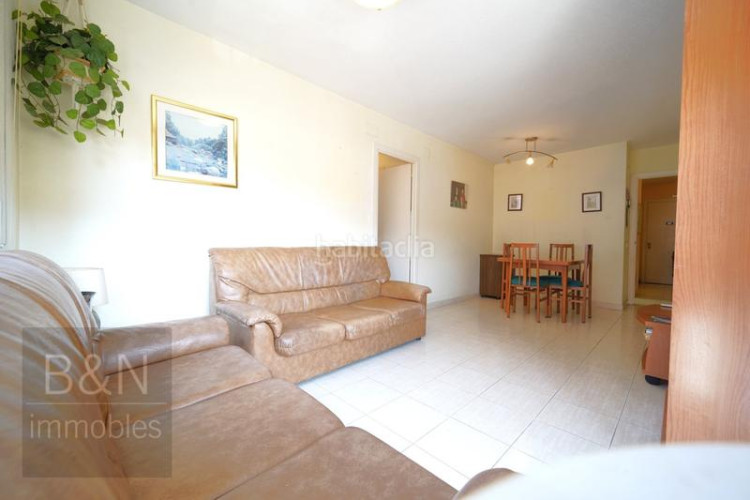 Piso un hogar de tres habitaciones, balcón, plaza de parking y trastero en Terrassa