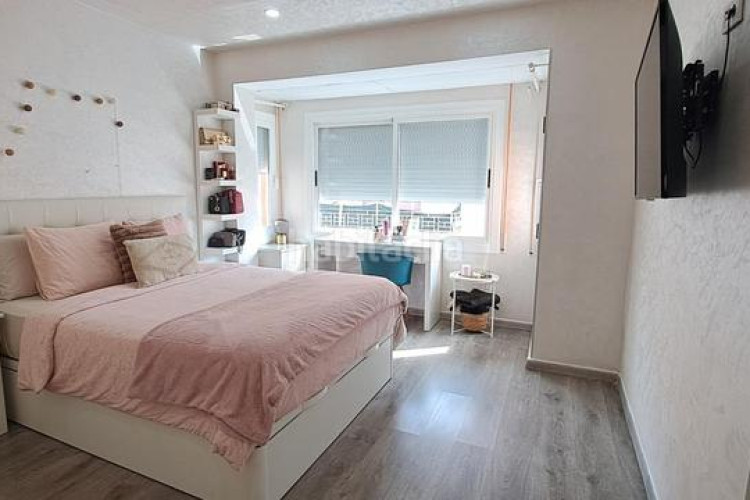 Ático atico totalmente reformado. 2 hab. dobles. 2 terrazas. amplio estudio. en Terrassa