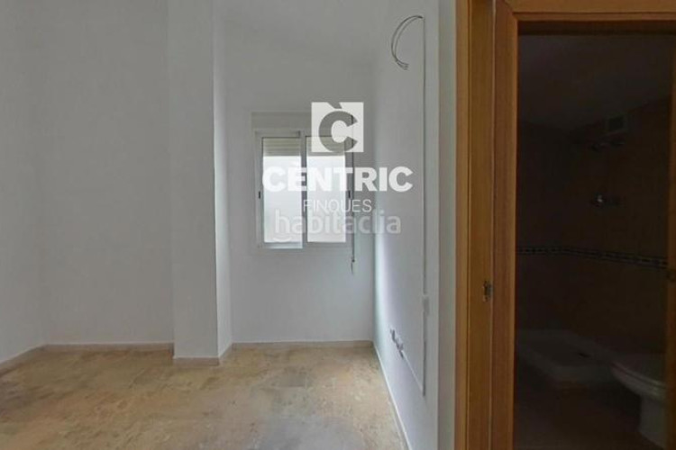 Dúplex piso espacioso con 4 habitaciones gran inversión ! en Terrassa