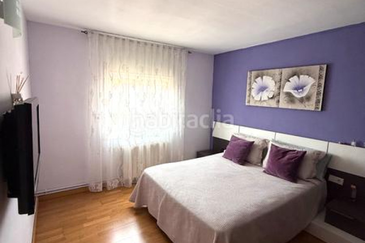 Piso zona de Ca n'Aurell. piso de 4habs. + 2lav. + balcón en angel sallent en Terrassa