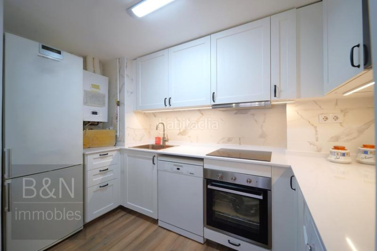 Piso una vivienda con calidez, luz y balcón recién reformado con plaza de garaje incluida en Terrassa