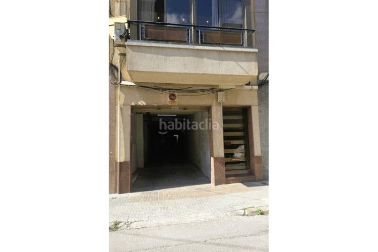 Piso oportunidad piso tipo casa gran garaje y terraza en Terrassa