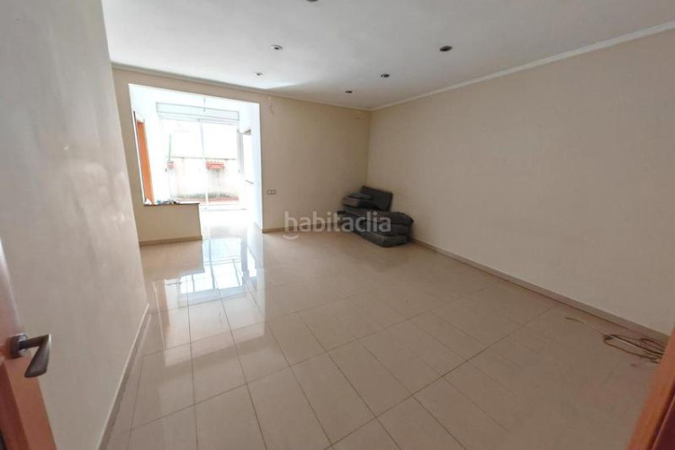 Casa  ideal para dos familias con gran patio y terraza en la gripia en Terrassa