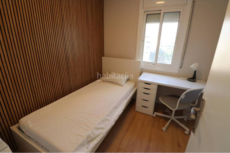 Piso escoles, acabado de reformar en Plaça Catalunya - Escola Industrial Terrassa