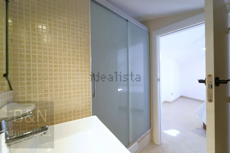 ¡Bienvenido al hogar de tus sueños! Este exclusivo dúplex es mucho más que una vivienda.