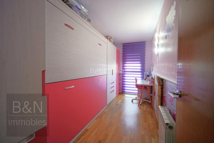 Dúplex tu hogar con alma espacio, confort, tres salidas al exterior y zona comunitaria con piscina y plaza de parking en Terrassa