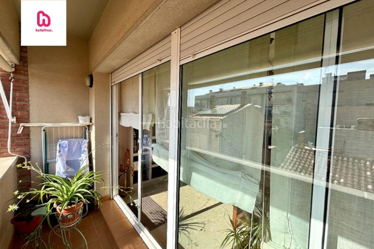 Ático  dúpex con terraza balcón y plaza de parking en Terrassa