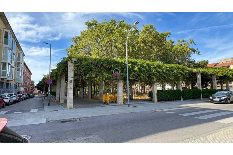 Les Arenes - La Gru00EDpia  Can Montllor