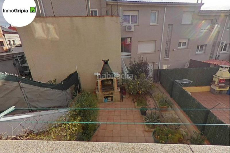 Casa adosada  en venta en les arenescan montllorla grípia08227 en Terrassa