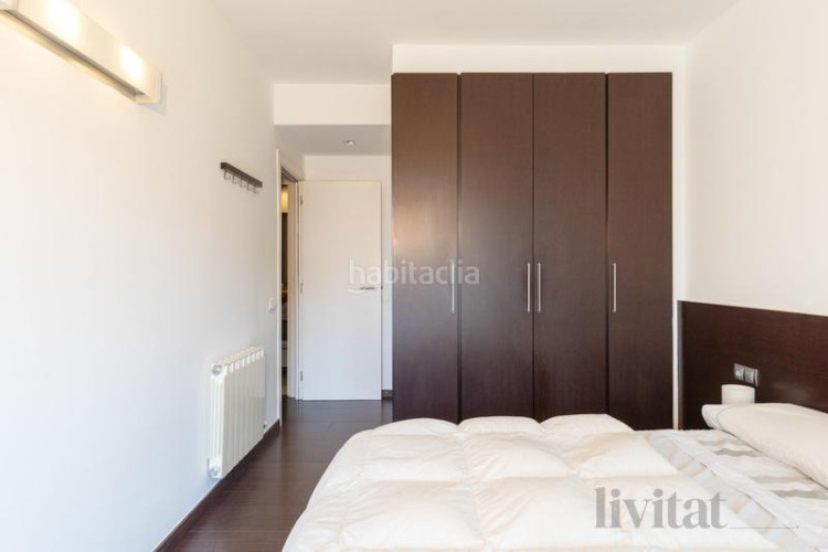 Piso en edison piso con piscina, parking y trastero en Terrassa