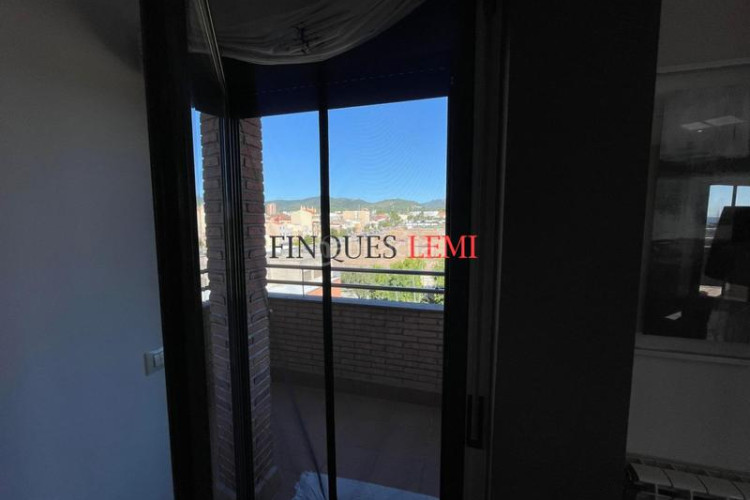 Piso dúplex de lujo con ascensor, terraza y acabados premium en Terrassa