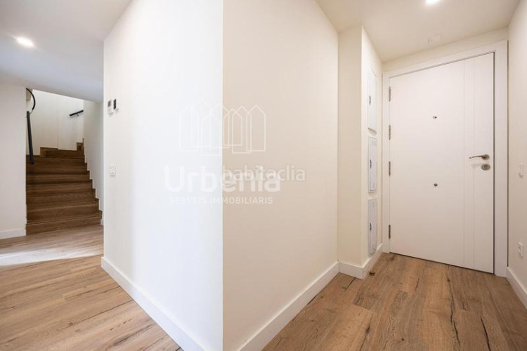 Dúplex luminosos dúplex con terraza con buenas vistas de 3 y 4 dormitorios en Terrassa