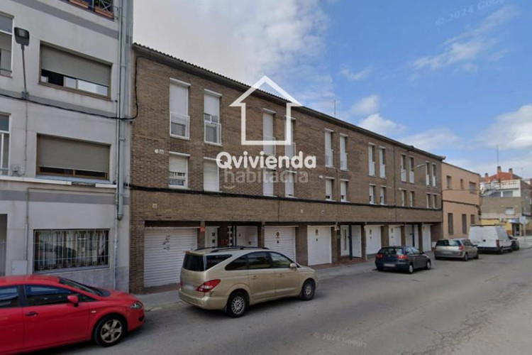 Casa adosada  ocupada de 3 plantas con jardín , barcelona en Terrassa