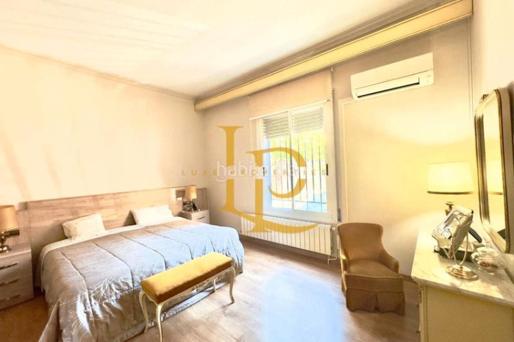 Casa adosada preciosa casa con terraza y garaje en una zona privilegiada en Terrassa