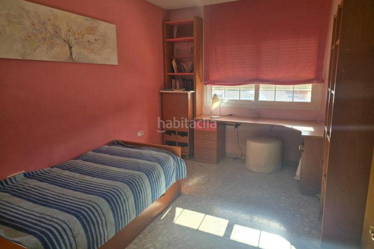 Chalet casa de 3 plantas con piscina y gran garajealmacén en Terrassa