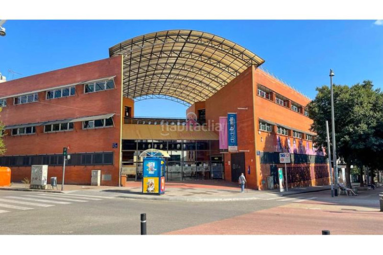 Piso  seminuevo en venta tocando avda. de barcelona de 35m construidos. en Terrassa