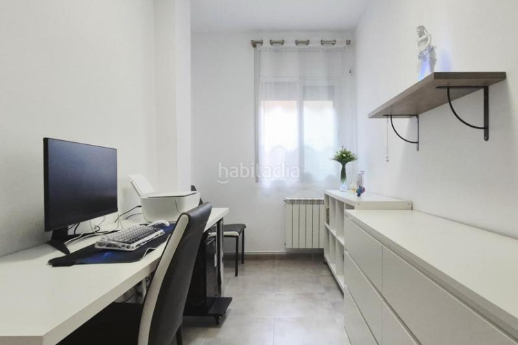 Planta baja  seminueva de 3 hab con patio de 60 m2 sur en rambla francesc macia en Terrassa