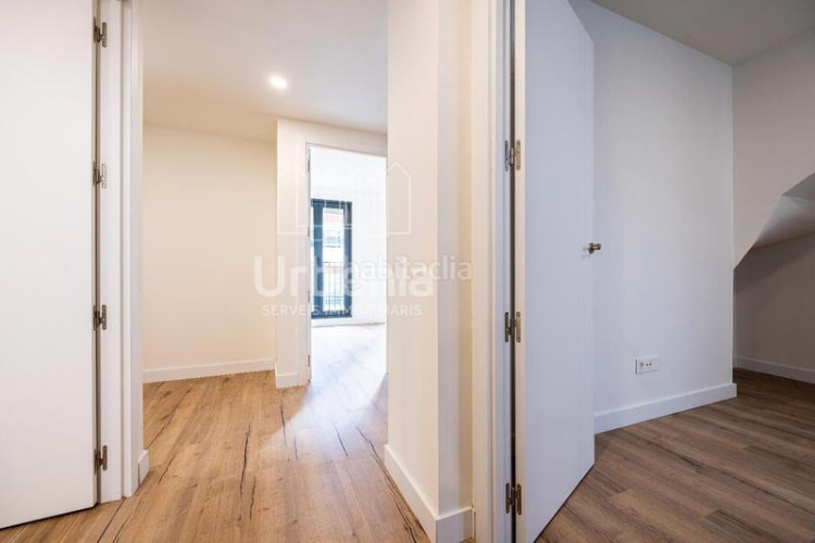 Dúplex luminosos dúplex con terraza con buenas vistas de 3 y 4 dormitorios en Terrassa