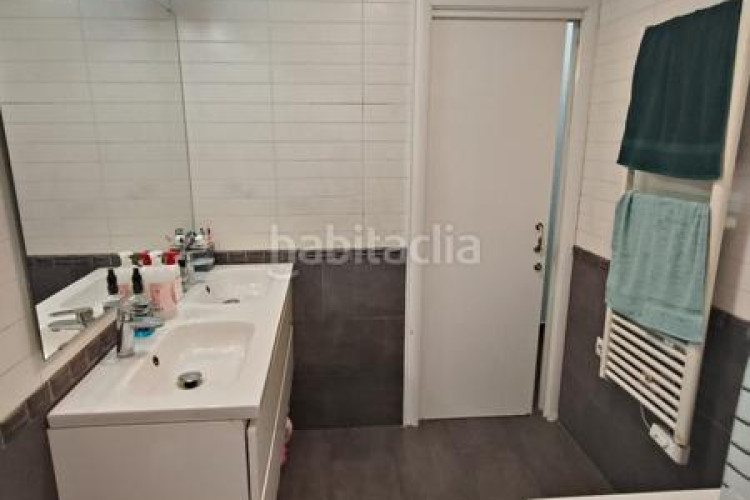 Piso  reformado en La Cogullada 3 dormitorios, 1 baño, todo exterior, cocina individual, con dos balcones uno de 6m y otro de 4m y en Terrassa