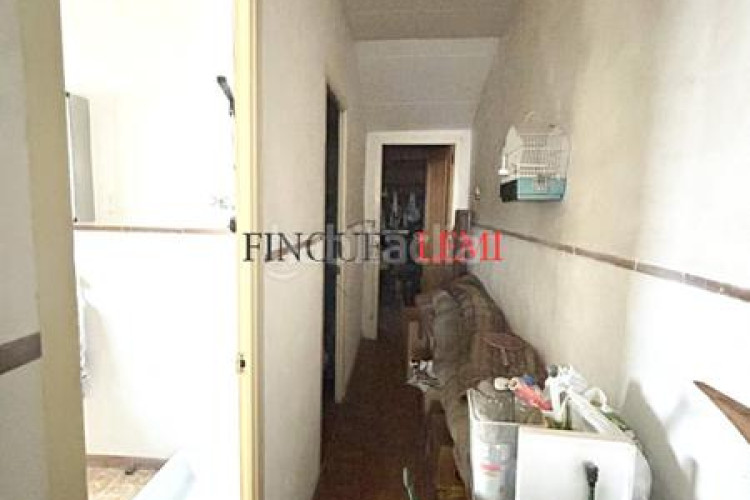 Casa adosada casa a reformar con potencial para 2 viviendas centro en Terrassa