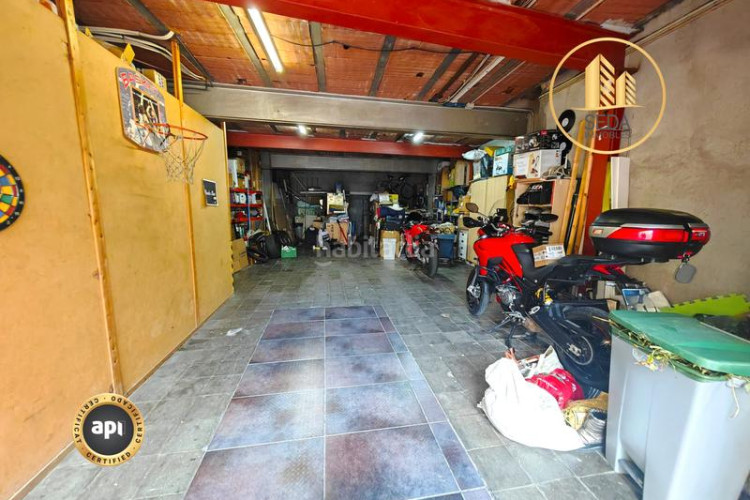 Casa dos viviendas independientes en una sola casa en la gripia – les arenes en Terrassa