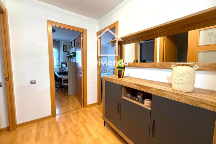 Ático  de 3 habitaciones con gran balcón en av glories catalanes, en Terrassa