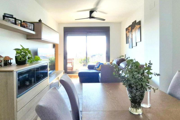 Piso edifici blau cel 3 hab amb 12 m2 sud al costat estacio est en Terrassa