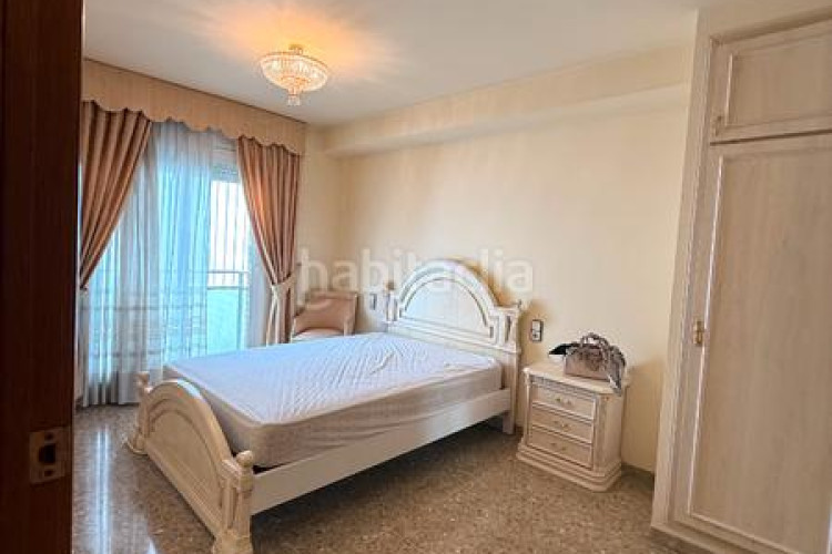 Dúplex ático dúplex, 4 habs.+ 3 wc, ascensor, parking y 2 terrazas. en Terrassa