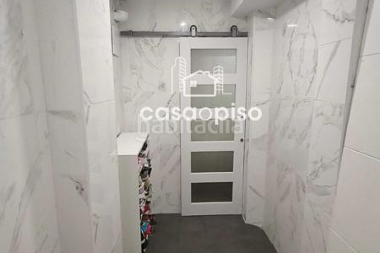 Piso  reformado en La Cogullada 3 dormitorios, 1 baño, todo exterior, cocina individual, con dos balcones uno de 6m y otro de 4m y en Terrassa
