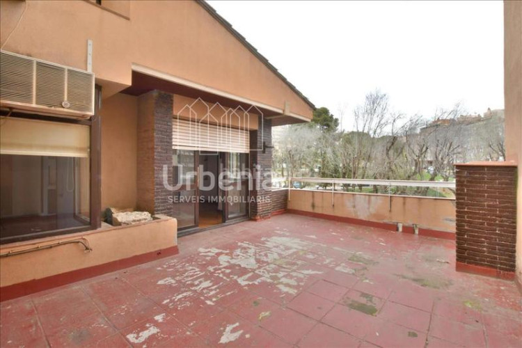 Dúplex piso con gran terraza ! en Cementiri Vell Terrassa
