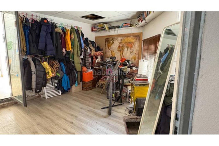 Casa pareada casa en en venta ca naurell de 210m construidos con salida a patio, dos terrazas y garaje. en Terrassa